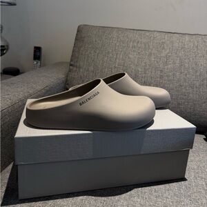 Authentic Balenciaga Mens Grey Rubber Clogs